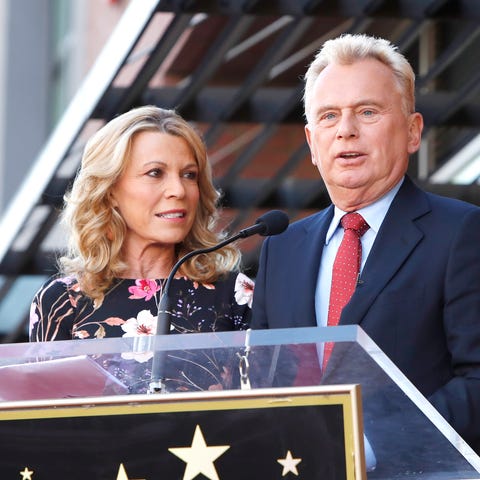 epa07965663 US game show hosts Vanna White (L) and