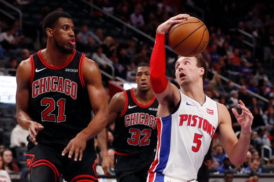 Detroit Pistons guard Luke Kennard (5) looks to pass around the defense of Chicago Bulls forward Thaddeus Young (21) during the first half.