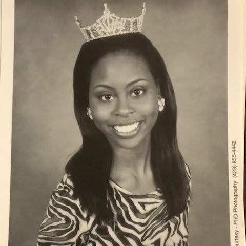 Carmen Foster as MIss Tennessee Valley 2000