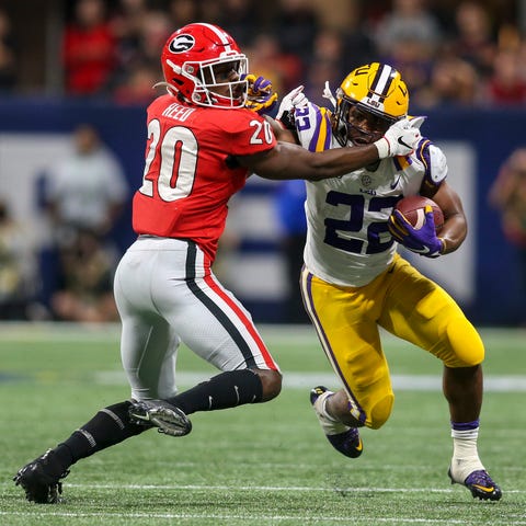 LSU running back Clyde Edwards-Helaire tries to fi
