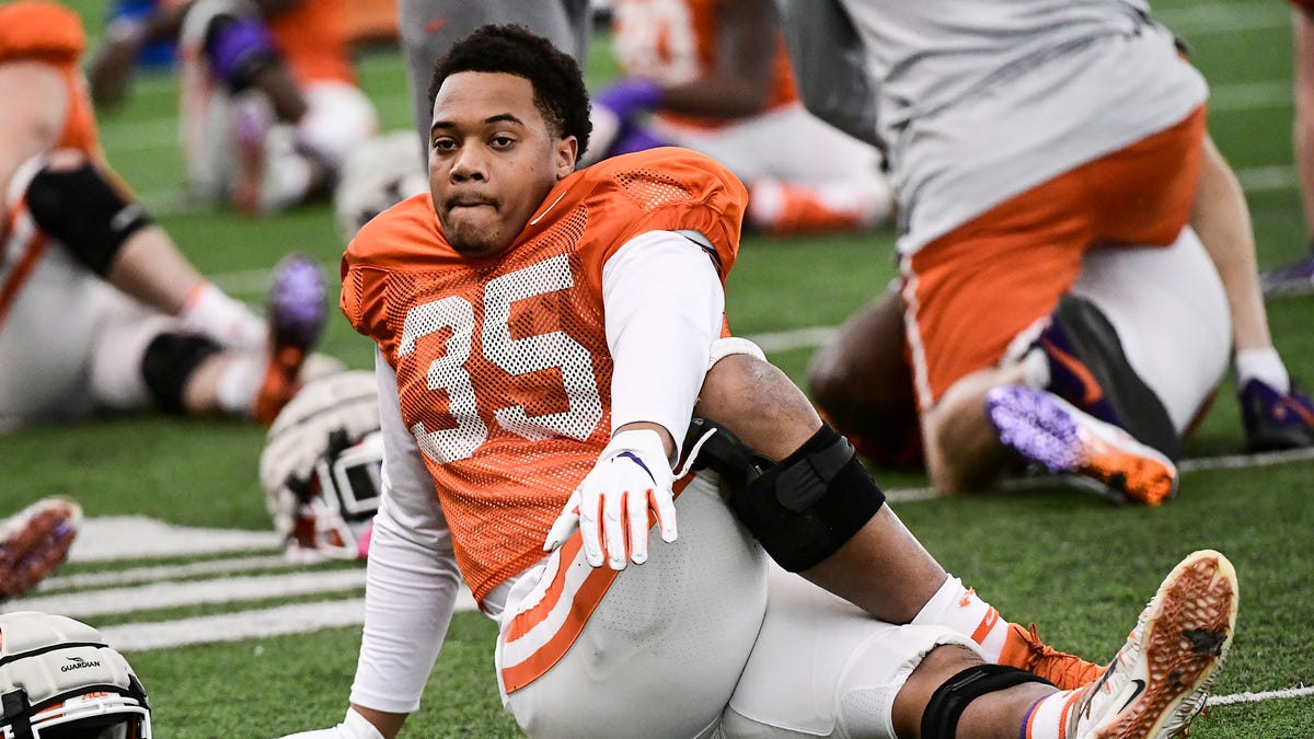 Clemson linebacker Justin Foster, who missed the entire 2020 season because of COVID and related illness, has decided to end his playing career.