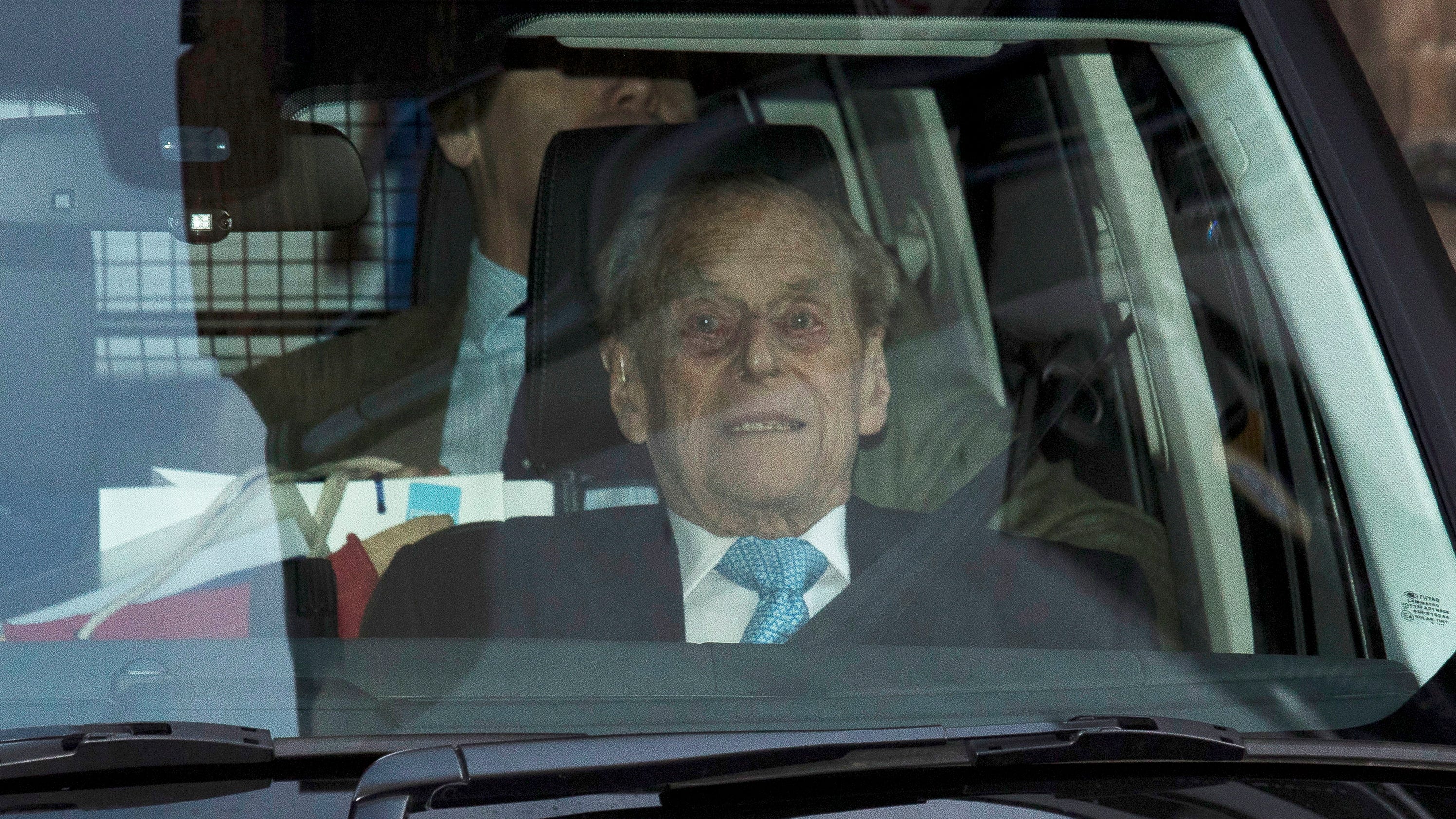 Prince Philip leaves hospital to join queen, family for Christmas
