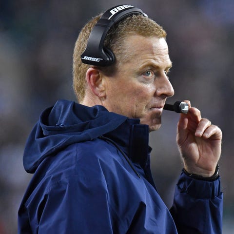 Jason Garrett looks on during Sunday's loss to the