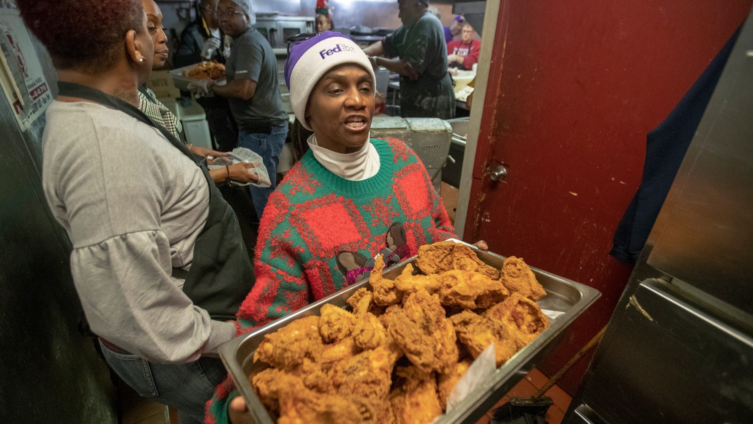 Kountry Kitchen And Volunteers Help Others On Christmas With Soul Food
