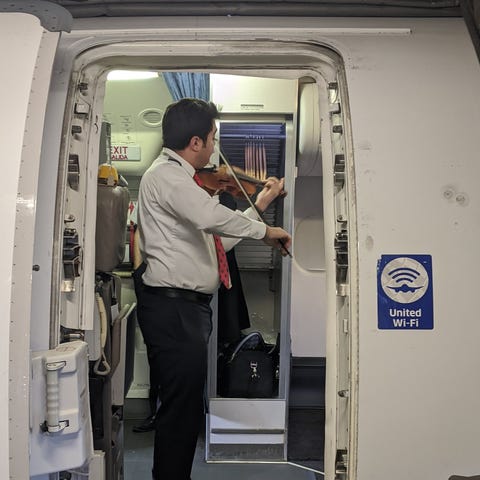 A United Express pilot delighted passengers by pla