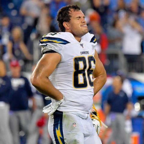 Los Angeles Chargers tight end Hunter Henry (86) r