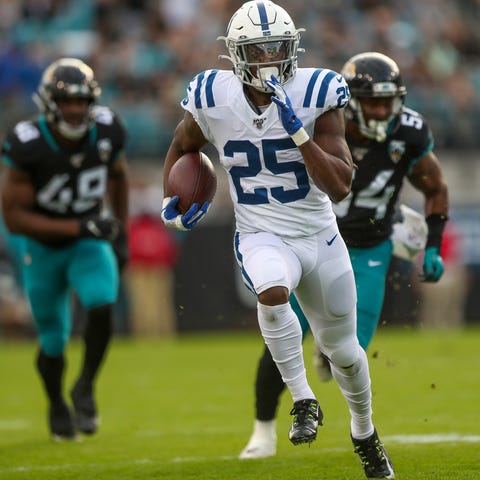 Indianapolis Colts running back Marlon Mack (25) b