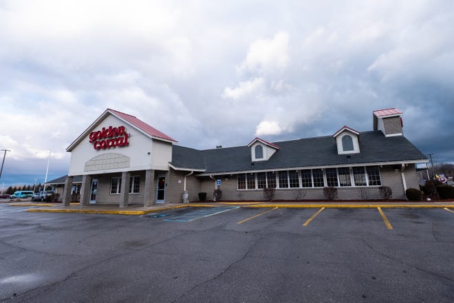 Golden Corral on 24th Avenue in Fort Gratiot closed its doors at the end of service Sunday night.
