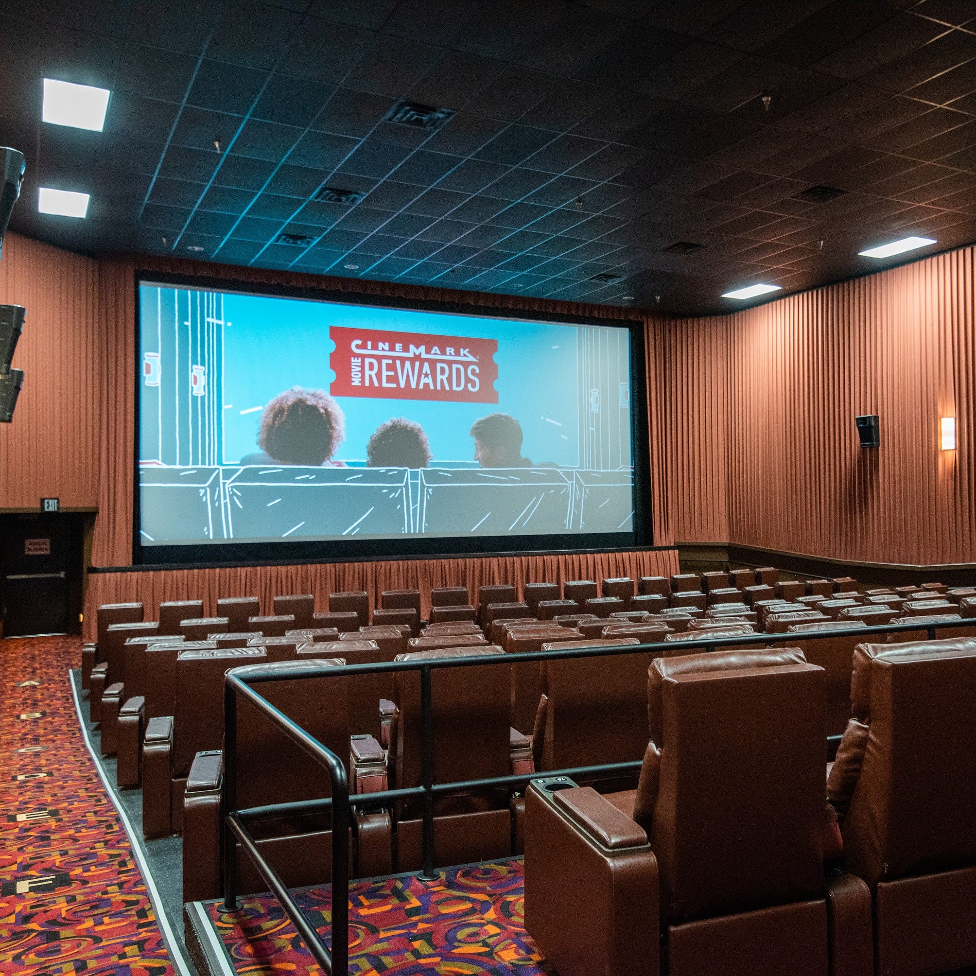 Indianapolis Movie Theaters What S New At Cinemark Greenwood Corner