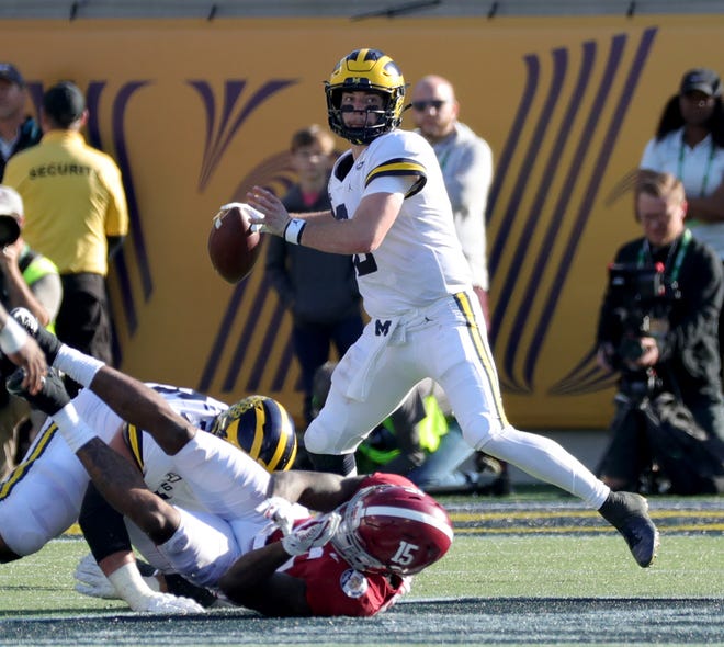 Michigan S Shea Patterson Shows There Is Quarterback Problem