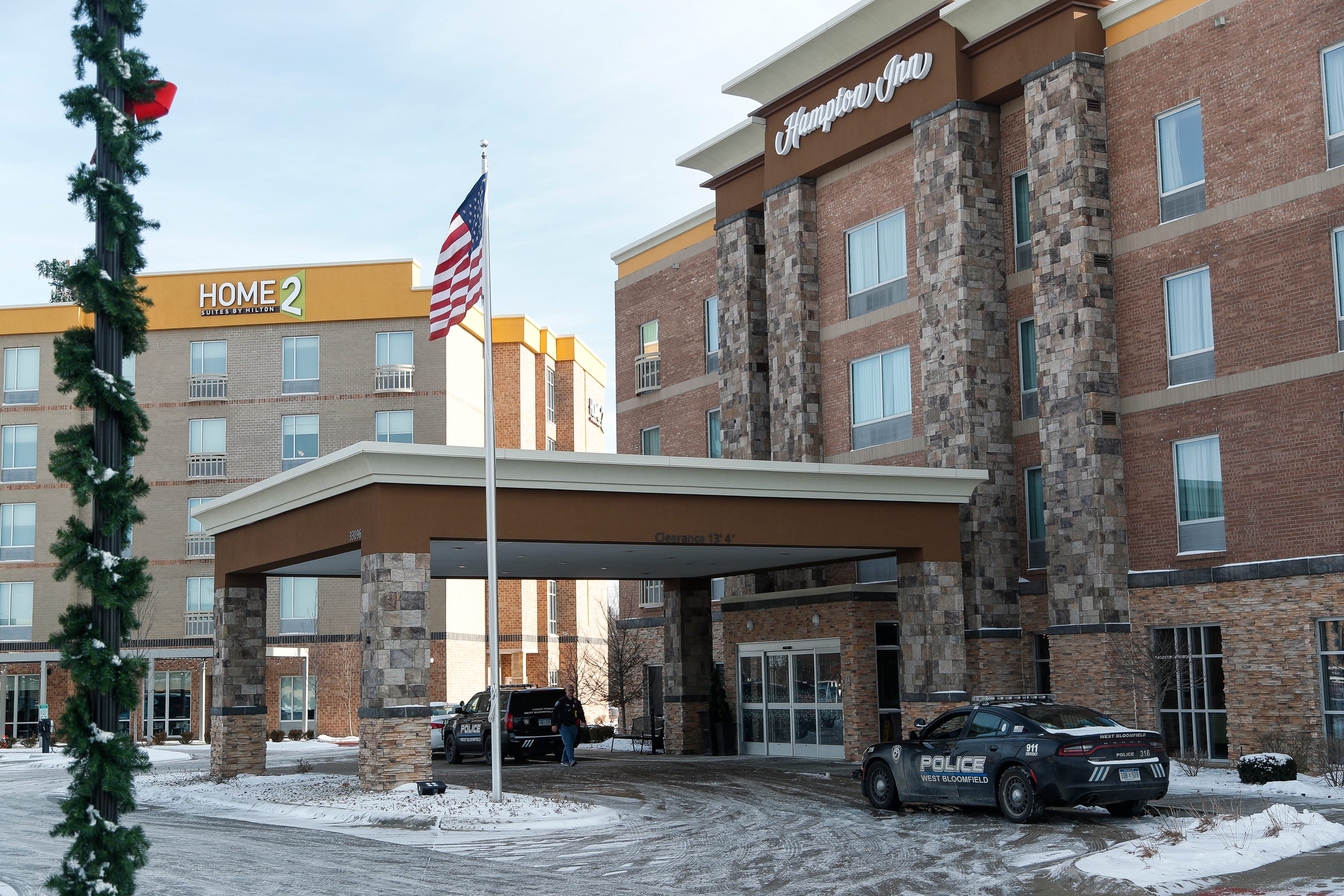 Barricaded Gunman At West Bloomfield Hampton Inn Surrenders To Police