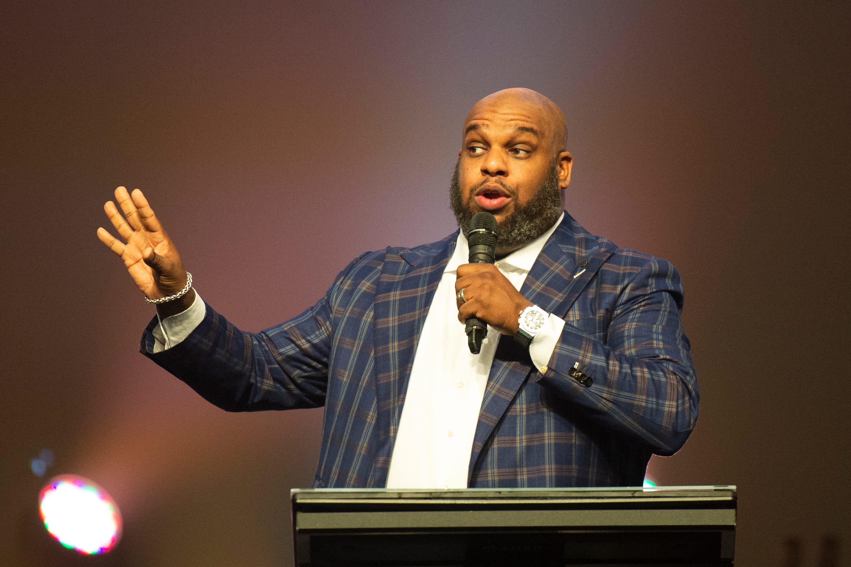 Pastor John Gray Cheating Scandal Plot Thickens [VIDEO]