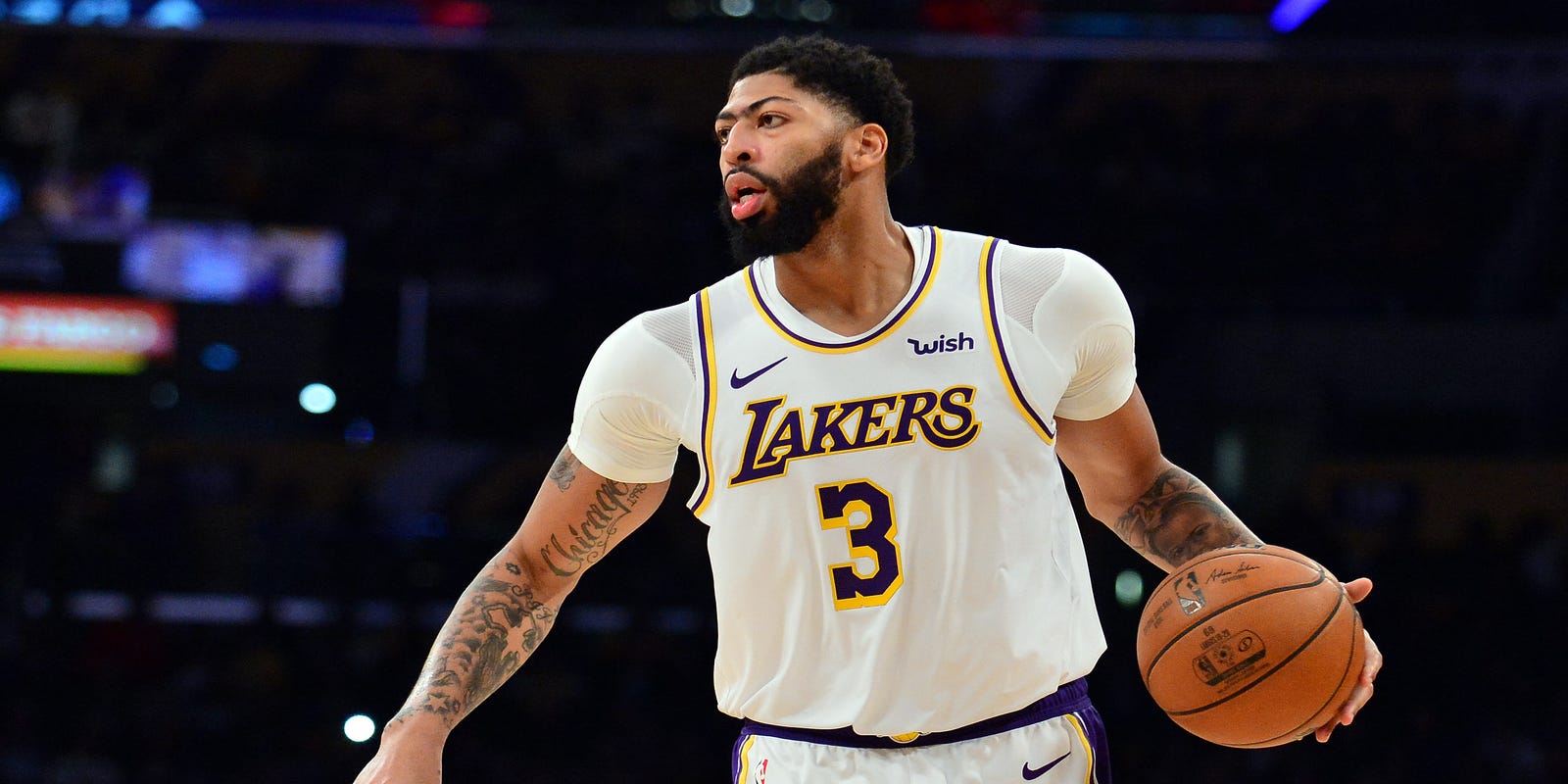 Anthony Davis declines Lakers' extension but expected to ...