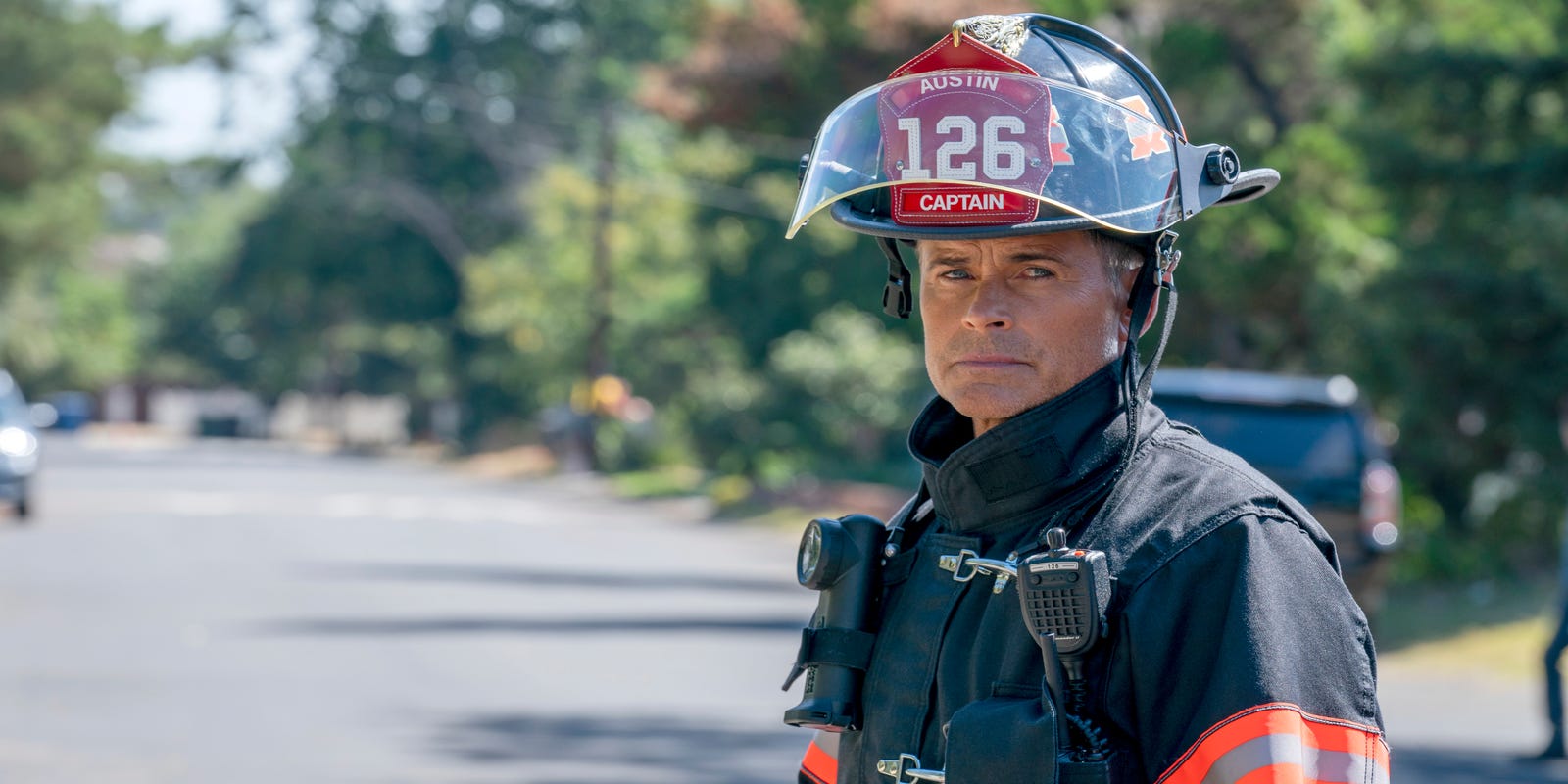 9 1 1 Lone Star Review Rob Lowe Charms In The Fun Fox Spinoff