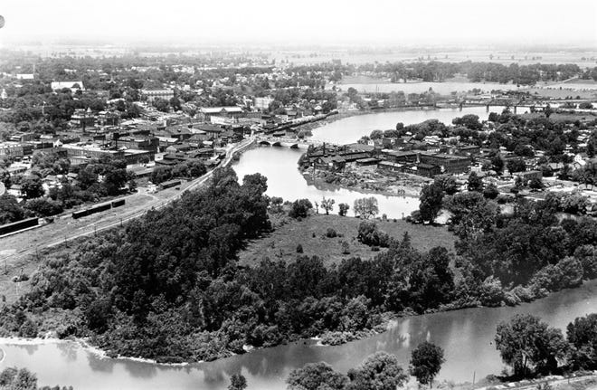 Before construction of Fremont's floodwall in the 1970s, the Sandusky River formed an oxbow formed an "oxbow" and during the Great Depression was the site of the "dangerous" Hobo Jungle.