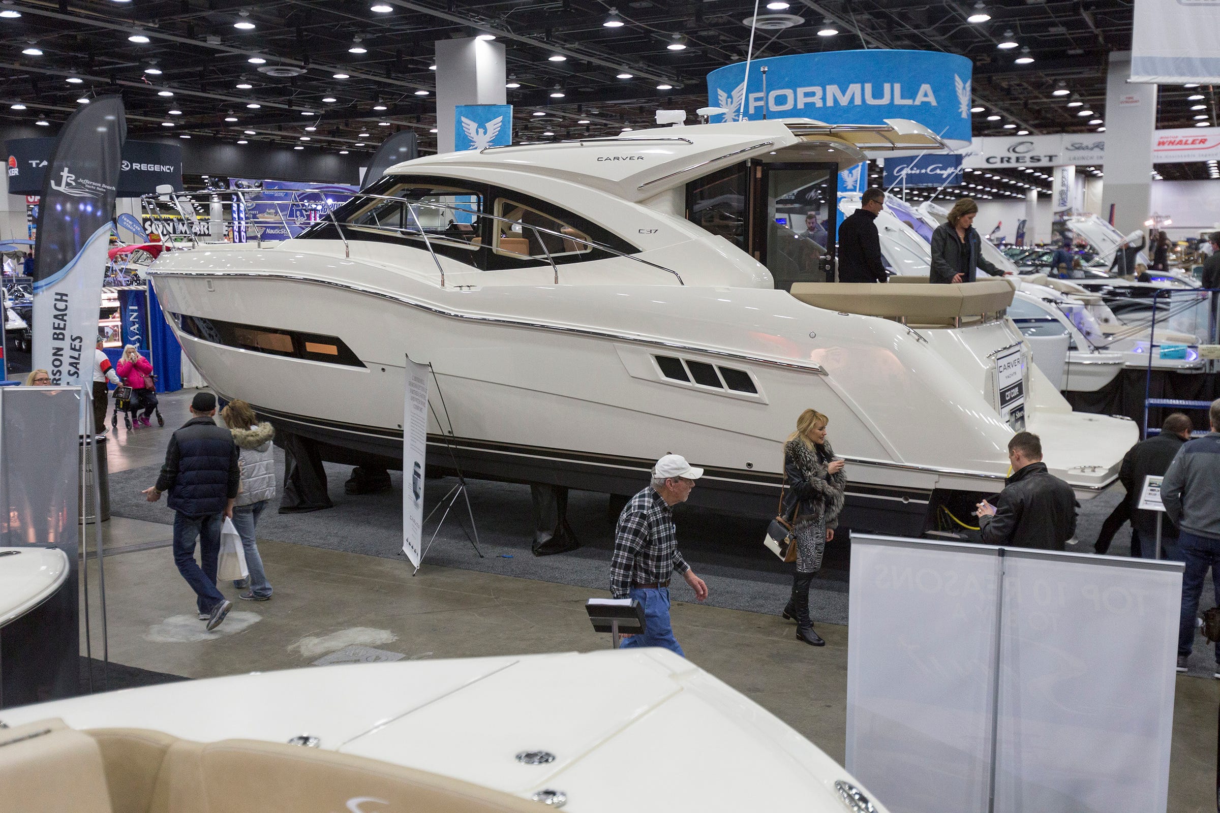Dealers will be rolling out new models and offering early-order discounts at the Detroit Boat  Show.
