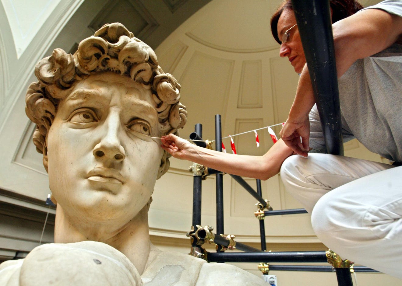 Michelangelo S David Reveals Medical Mystery 500 Years Later