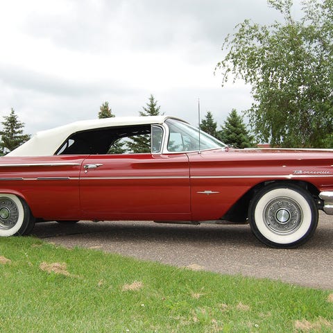 Author Clive Cussler's 1960 Pontiac Bonneville con
