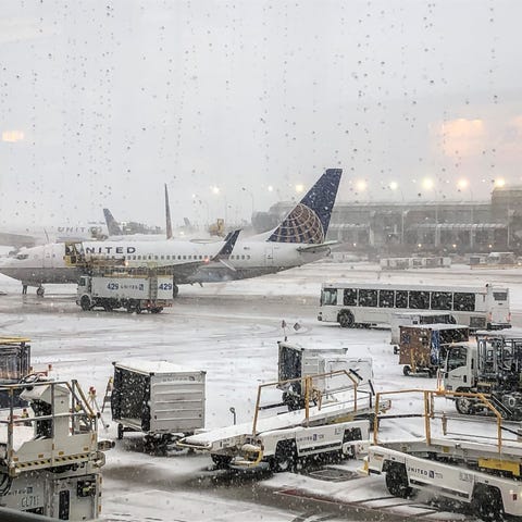 Snow falls on the United Terminal at O'Hare Airpor