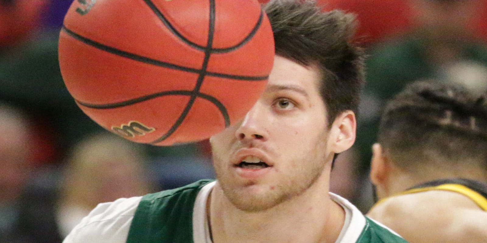Big Game And Weekend Looms For Uwgb Men S Basketball