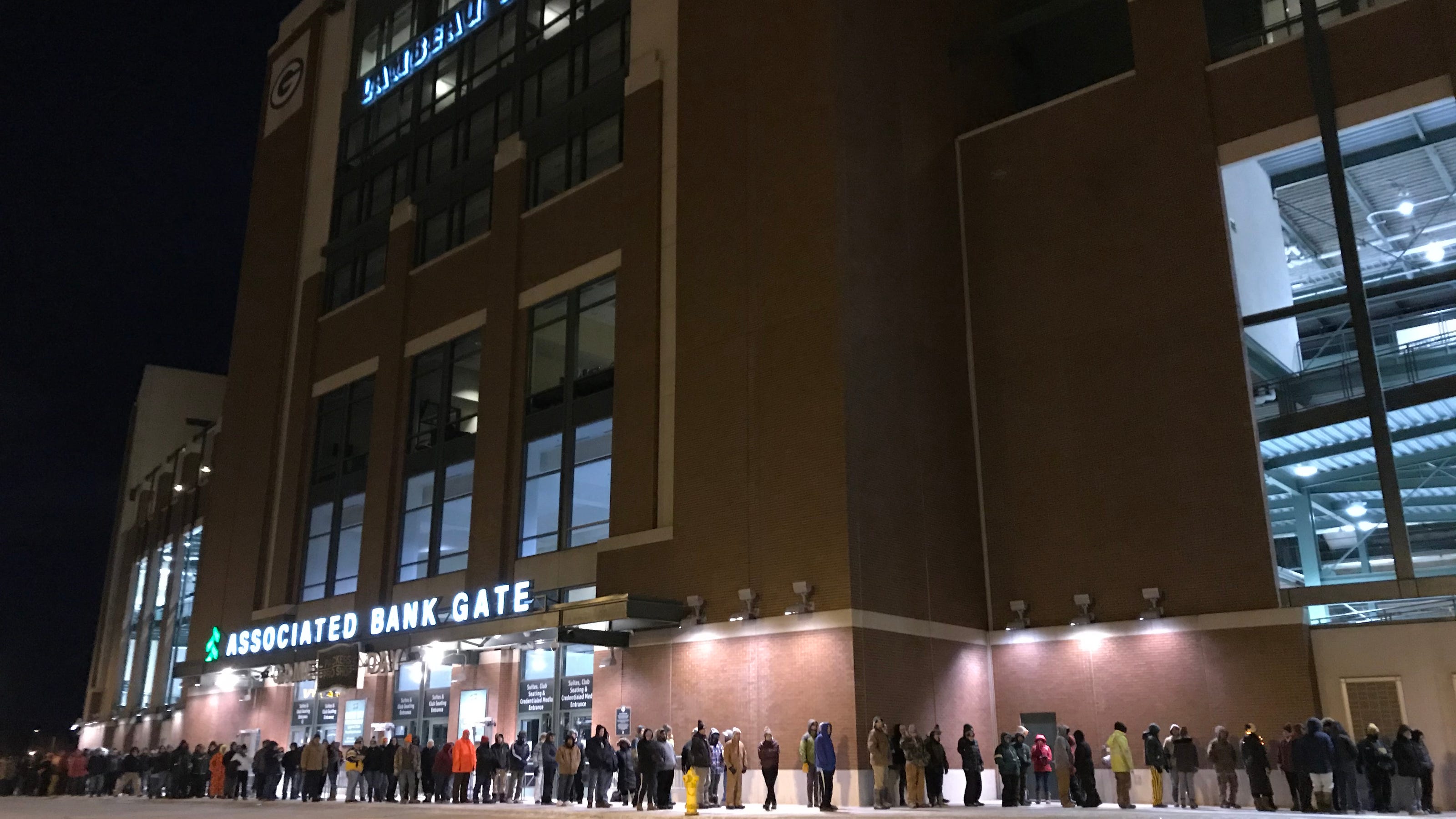 Packers fans shovel snow at Lambeau Field before Seahawks playoff game