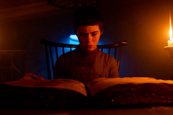 "It" actress Sophia Lillis plays a teen girl whose brother wanders into the home of a witch in "Gretel & Hansel."