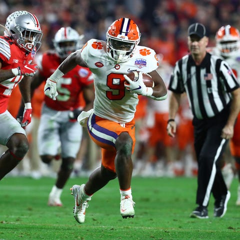 Clemson running back Travis Etienne breaks free to