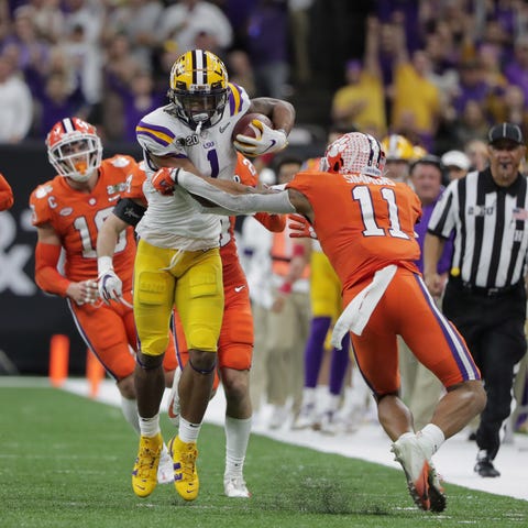LSU wide receiver Ja'Marr Chase avoids the tackle 