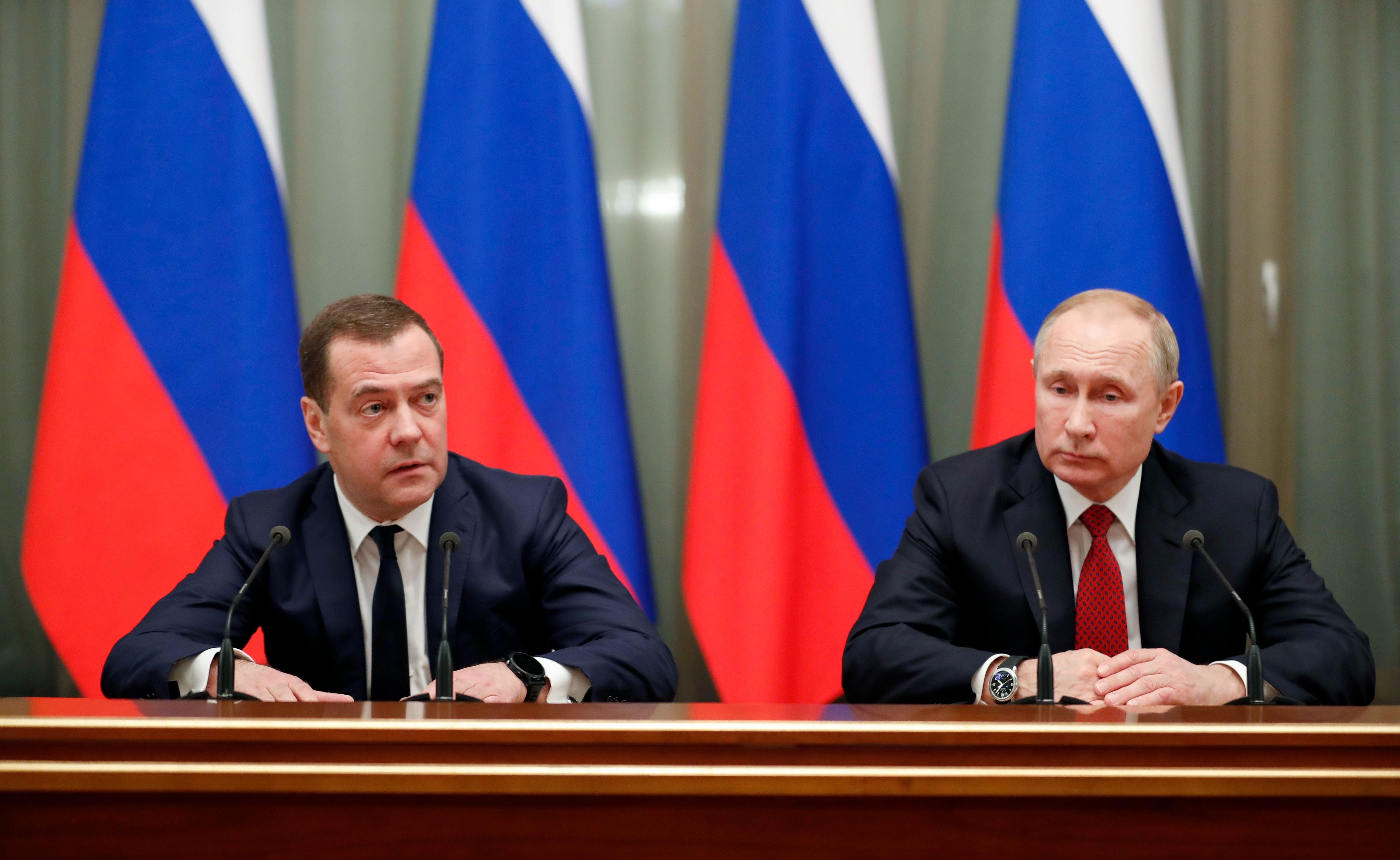 Russian Prime Minister Dmitry Medvedev Entire Cabinet Resign