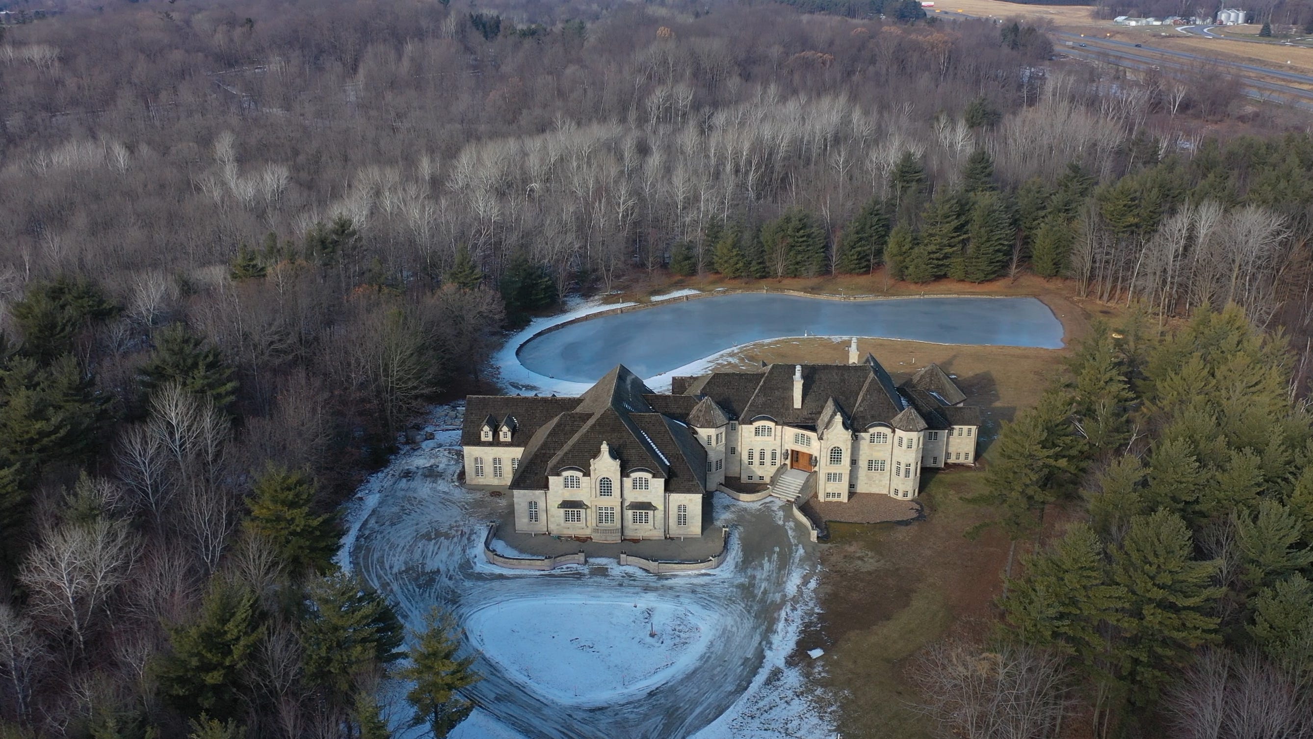 Million dollar homes: Mansion near Aaron Rodgers house in Hobart fails ...