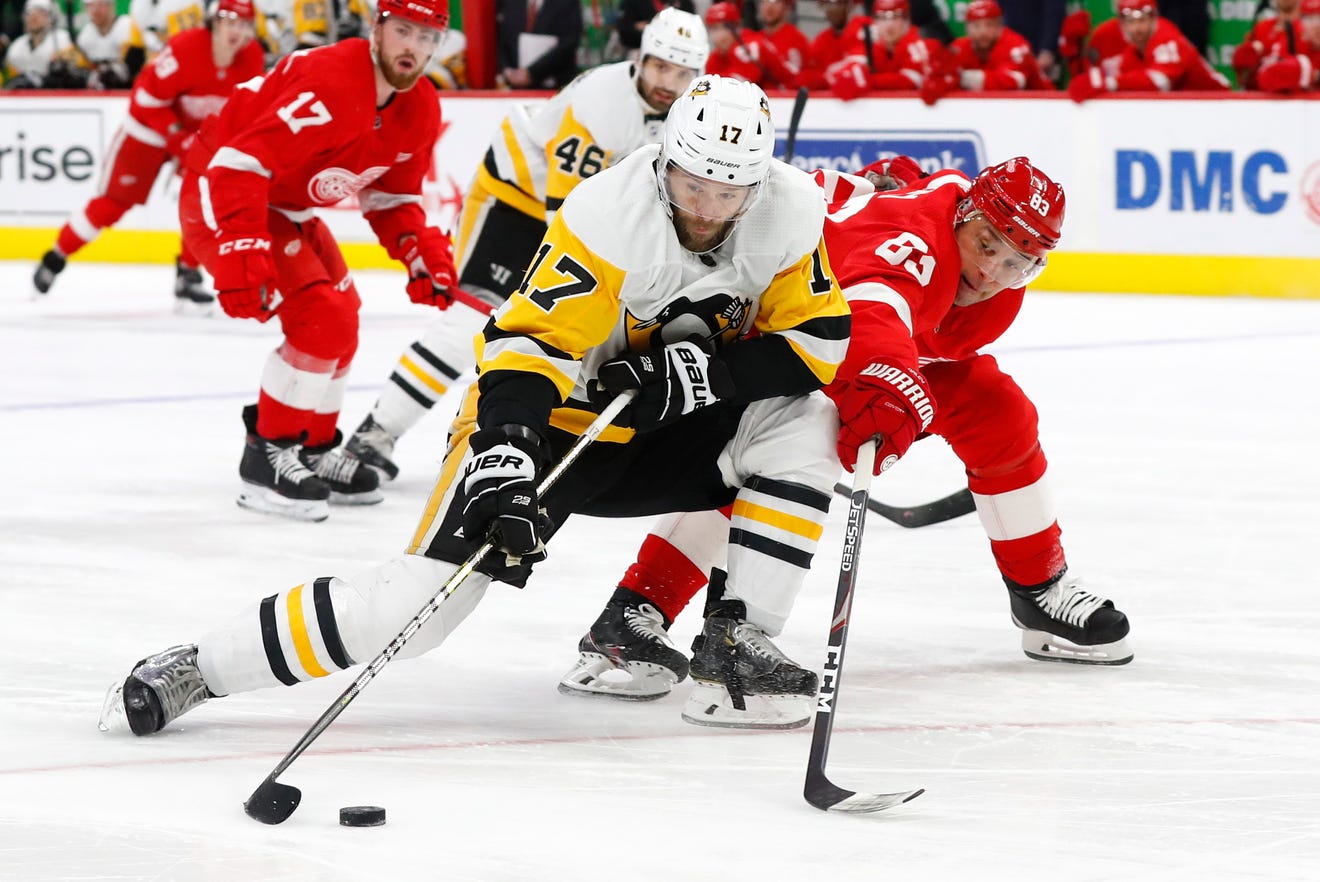 Pittsburgh Penguins right wing Bryan Rust (17) protects the puck from Detroit Red Wings defenseman Trevor Daley (83) in the third period.