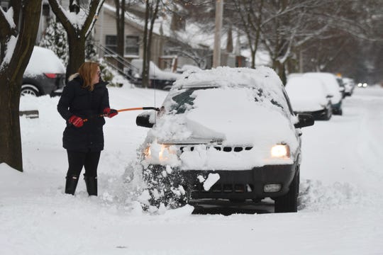 Metro Detroit Hit With 5 8 Inches Of Snow In Season S First Big Storm