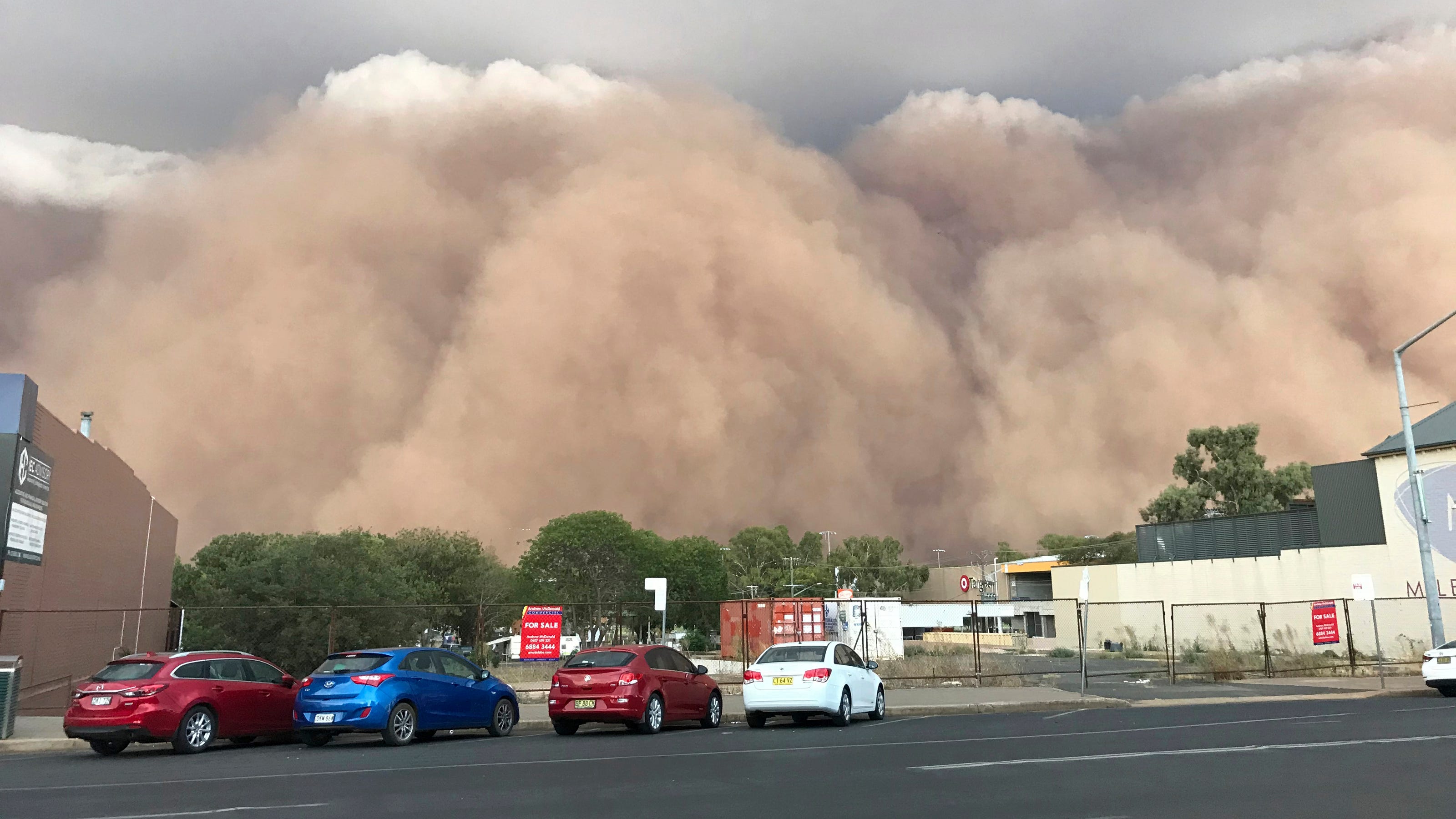 Dust storms, hail and flash floods batter Australian cities amid raging wildfires - USA TODAY