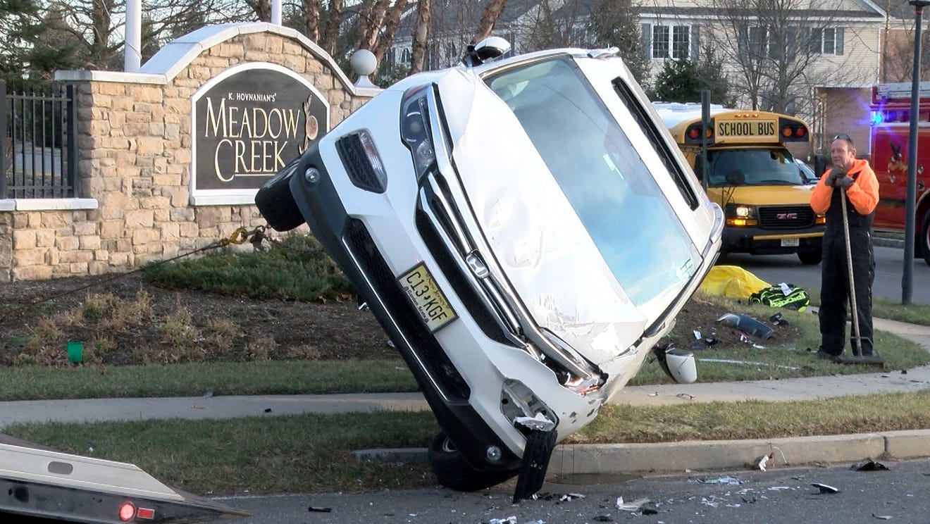 manalapan-crash-mini-school-bus-involved-in-collision-on-woodward-road