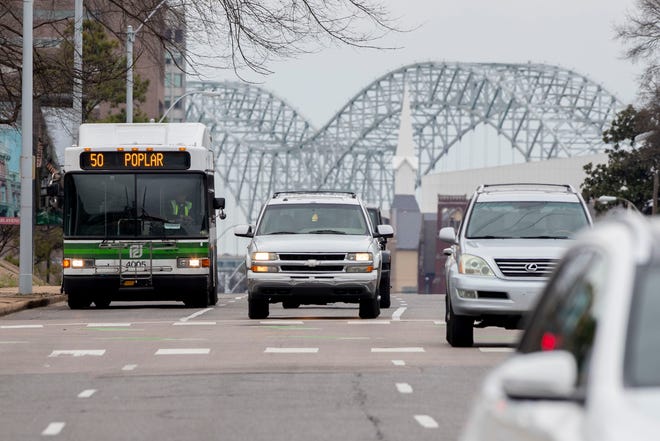 A eastbound Memphis Area Transit Authority bus approaches Manassas Street on Poplar Avenue on  Jan. 22, 2020.