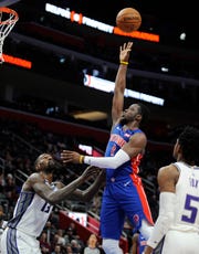 Pistons' Reggie Jackson scores over Kings' Dewayne Dedmon in the second quarter.