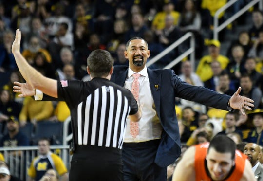 Michigan head coach Juwan Howard questions a call in the first half of Saturday's game against Illinois at Crisler Center.
