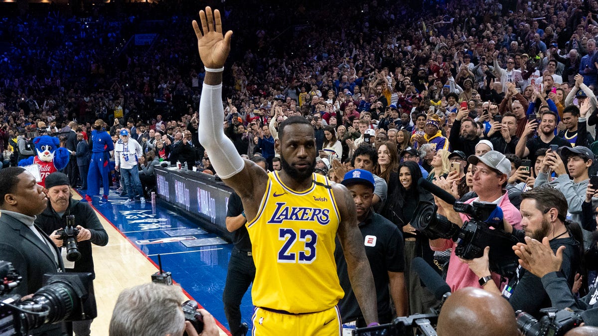 LeBron James got a standing ovation from the Philadelphia crowd after passing Kobe Bryant on the career scoring list.