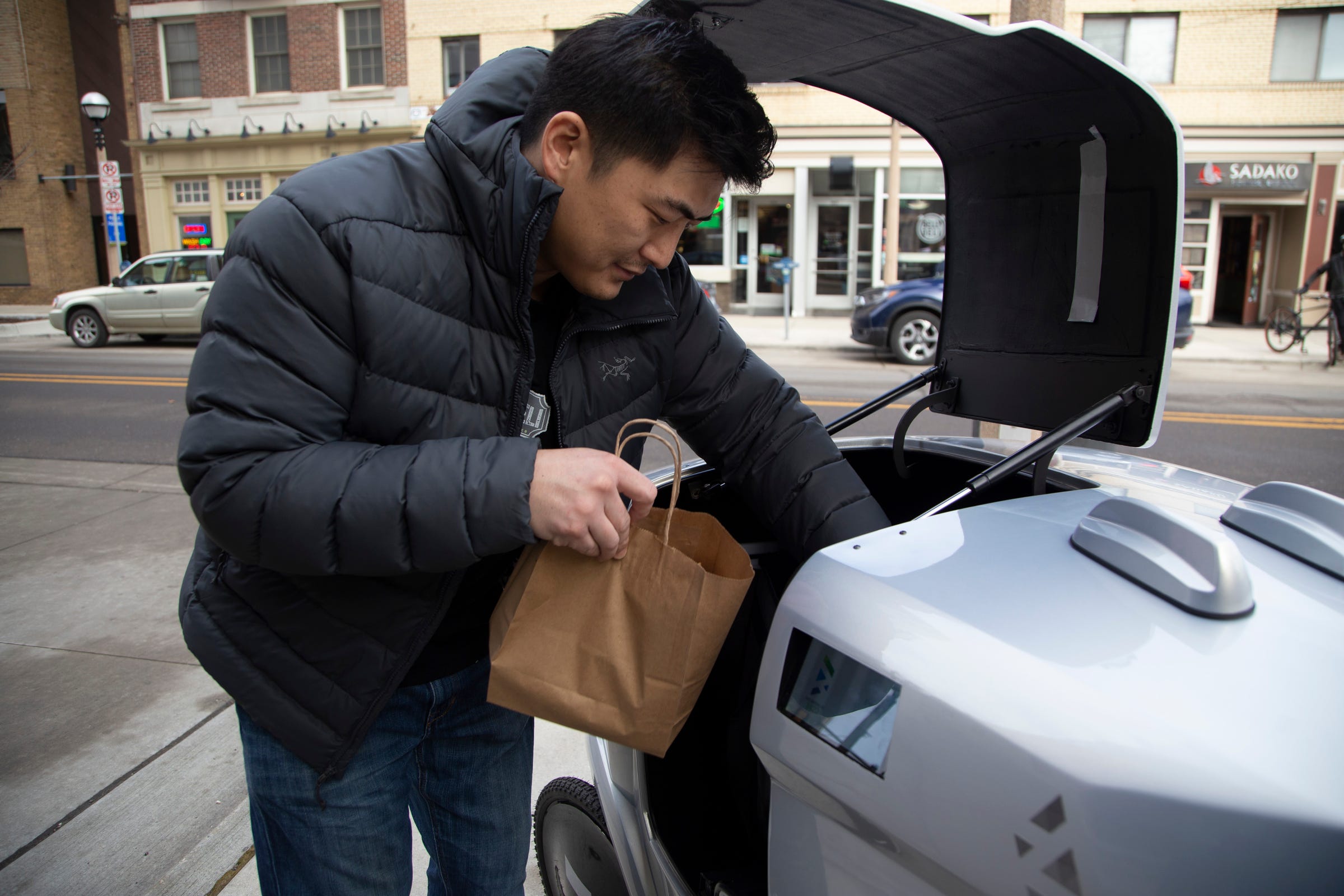 Autonomous Robot Rev 1 Delivers Lunch In Ann Arbor