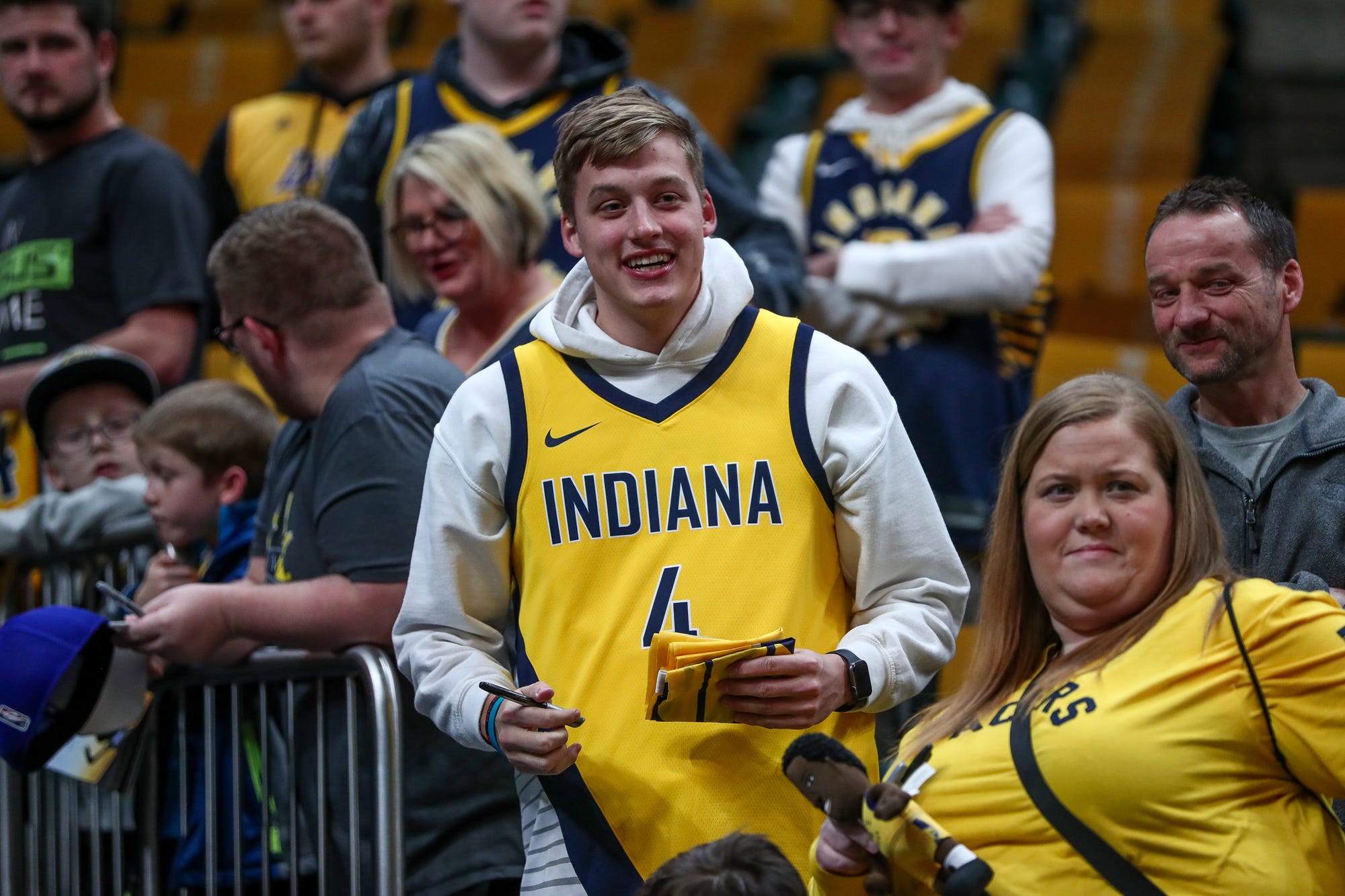 Pacers fans show up to see Victor 