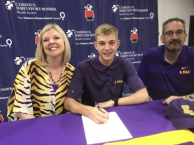 Flanked by his parents, Loyola distance runner Will Dart signed with LSU on Wednesday.