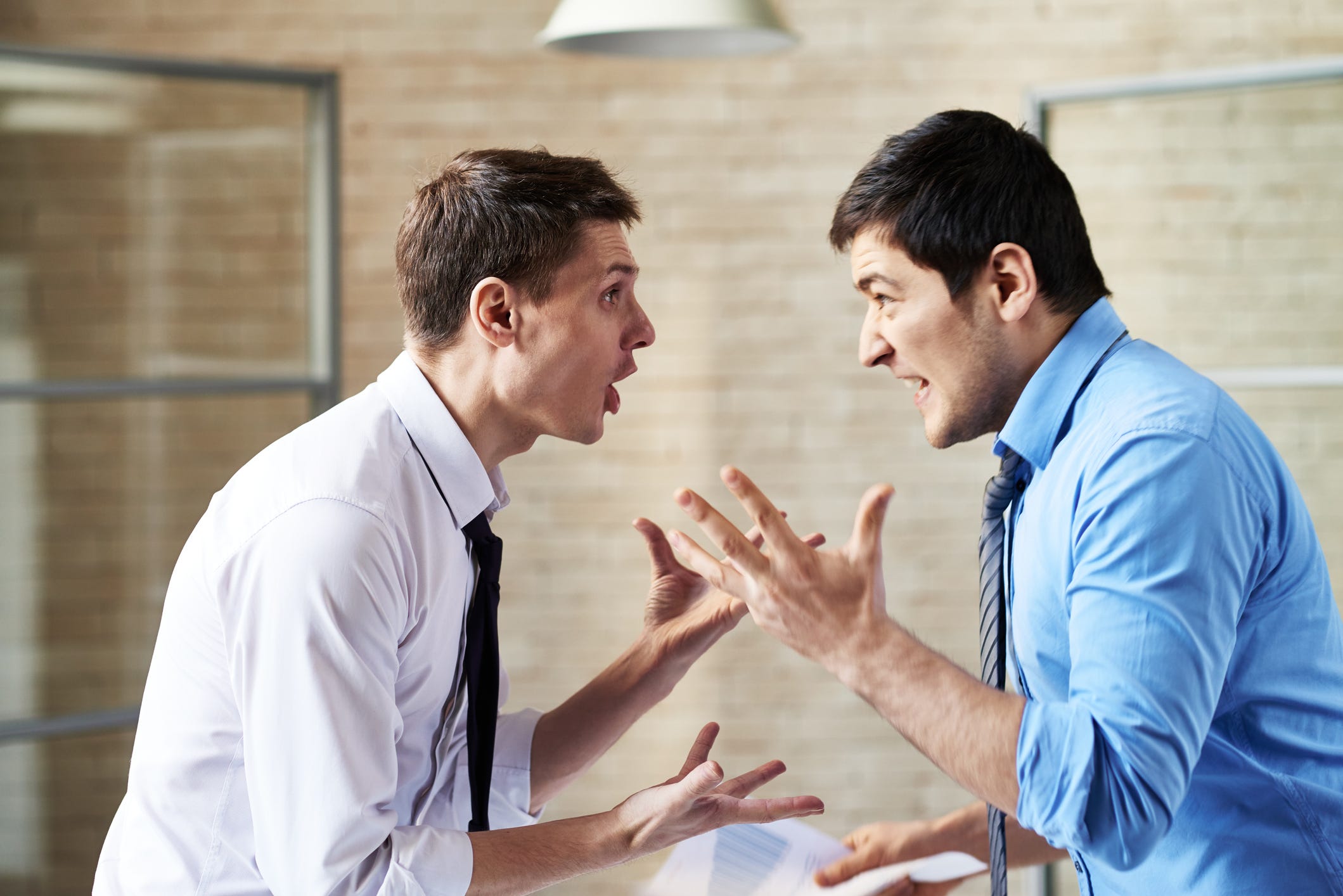 Two Friends arguing
article on signs your friend doesn't respect you