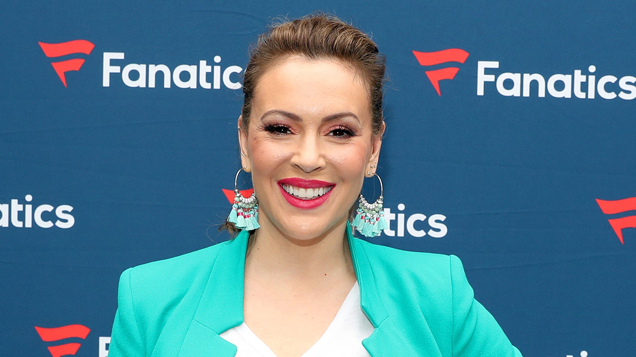 Alyssa Milano tests positive for COVID-19 antibodies after 3 negatives: 'Everything hurt' - USA TODAY
