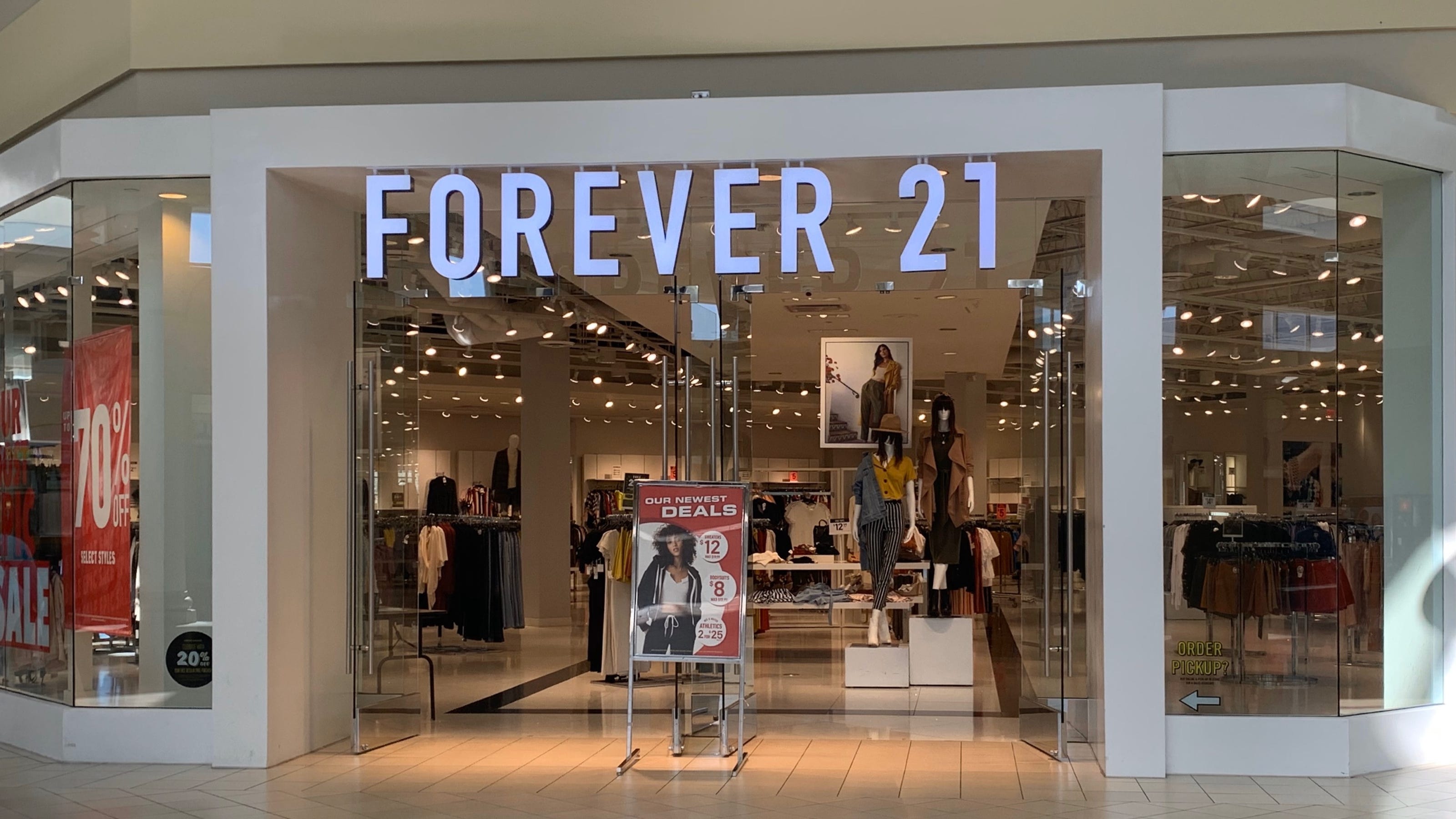 Forever 21 gets $81 million bid from mall owners, Authentic Brands