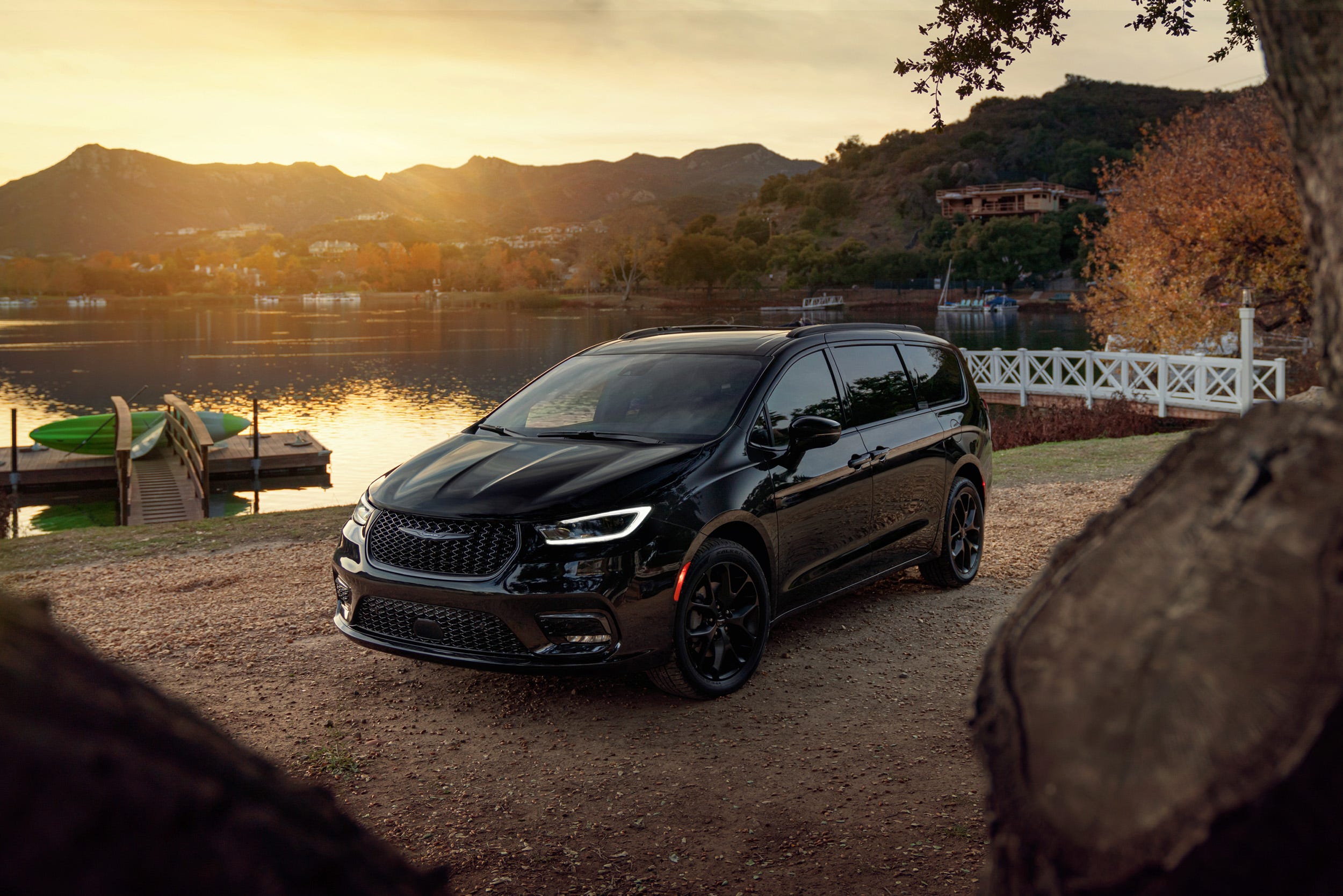 chrysler vans 2021