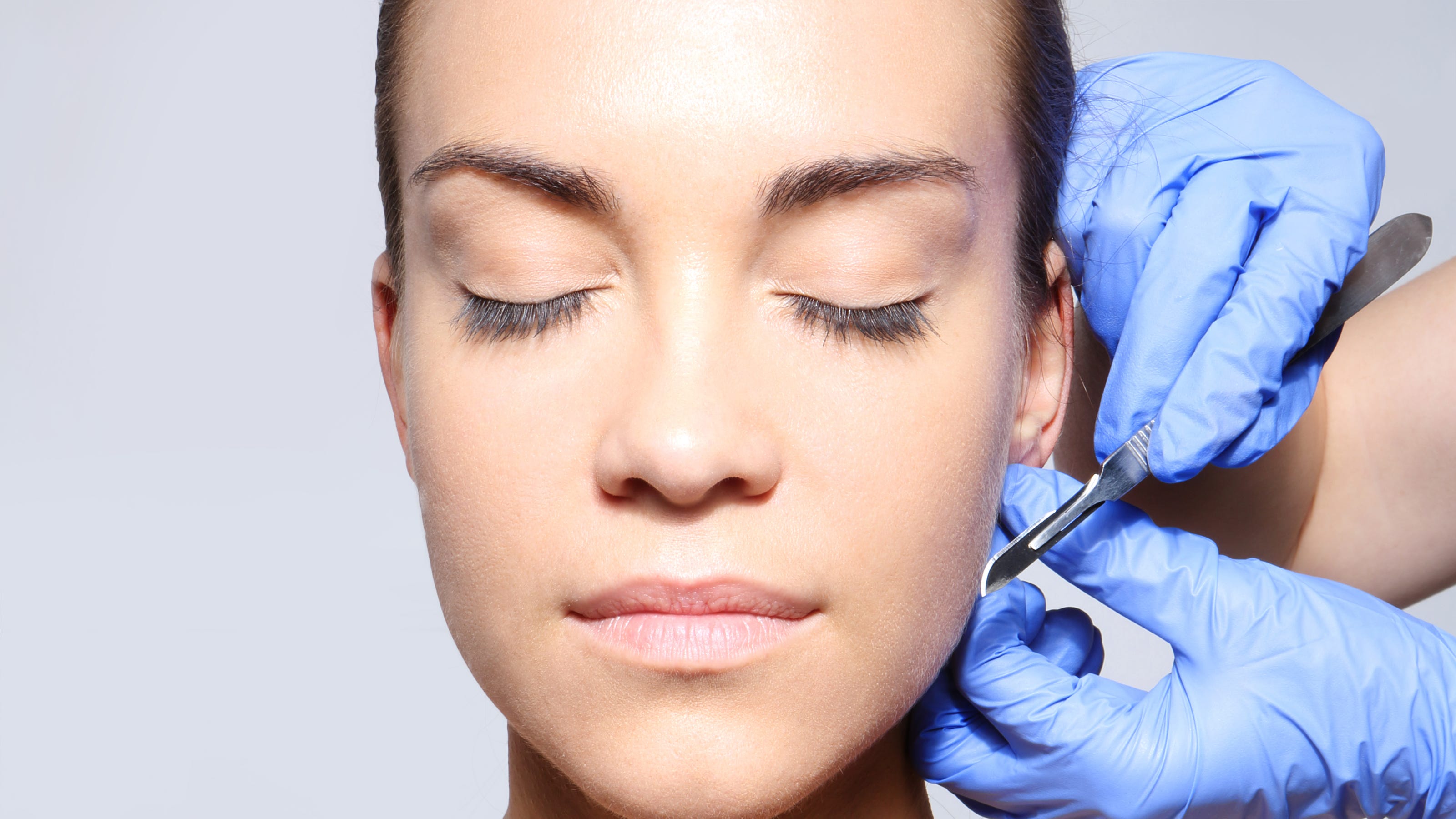 Facial Dermaplaning What Is It Is It Safe Can You Do It At Home