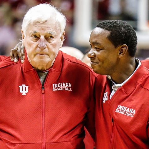 Former Indiana coach Bobby Knight, center eft, for