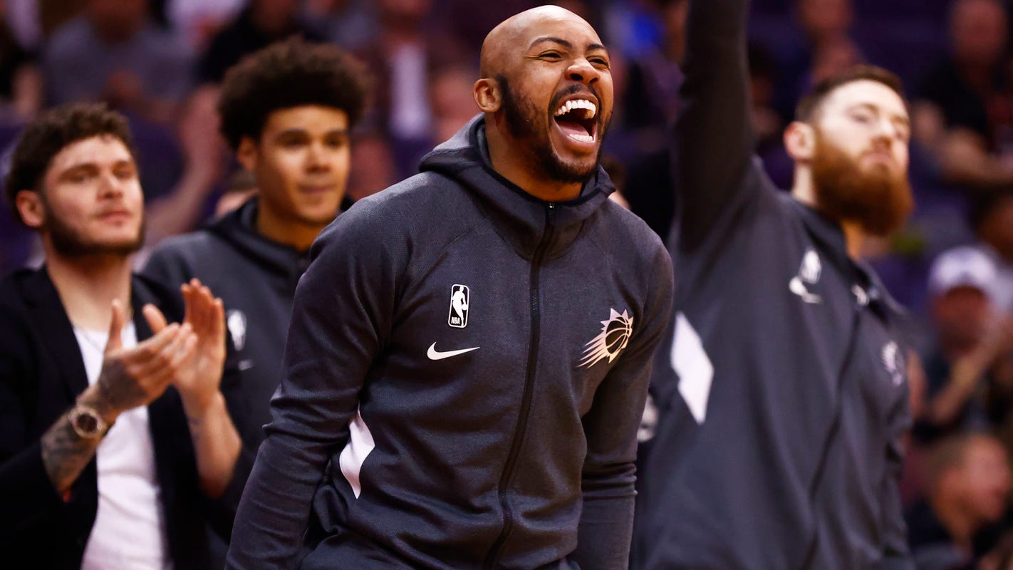 Jevon Carter stays in Phoenix, agrees to three-year, $11.5-million deal with Suns