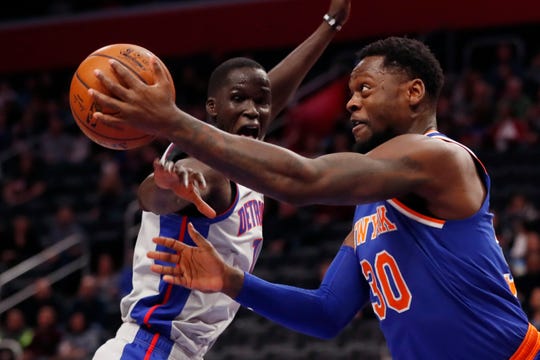 New York Knicks forward Julius Randle (30) passes as Detroit Pistons forward Thon Maker (7) defends during the first half.