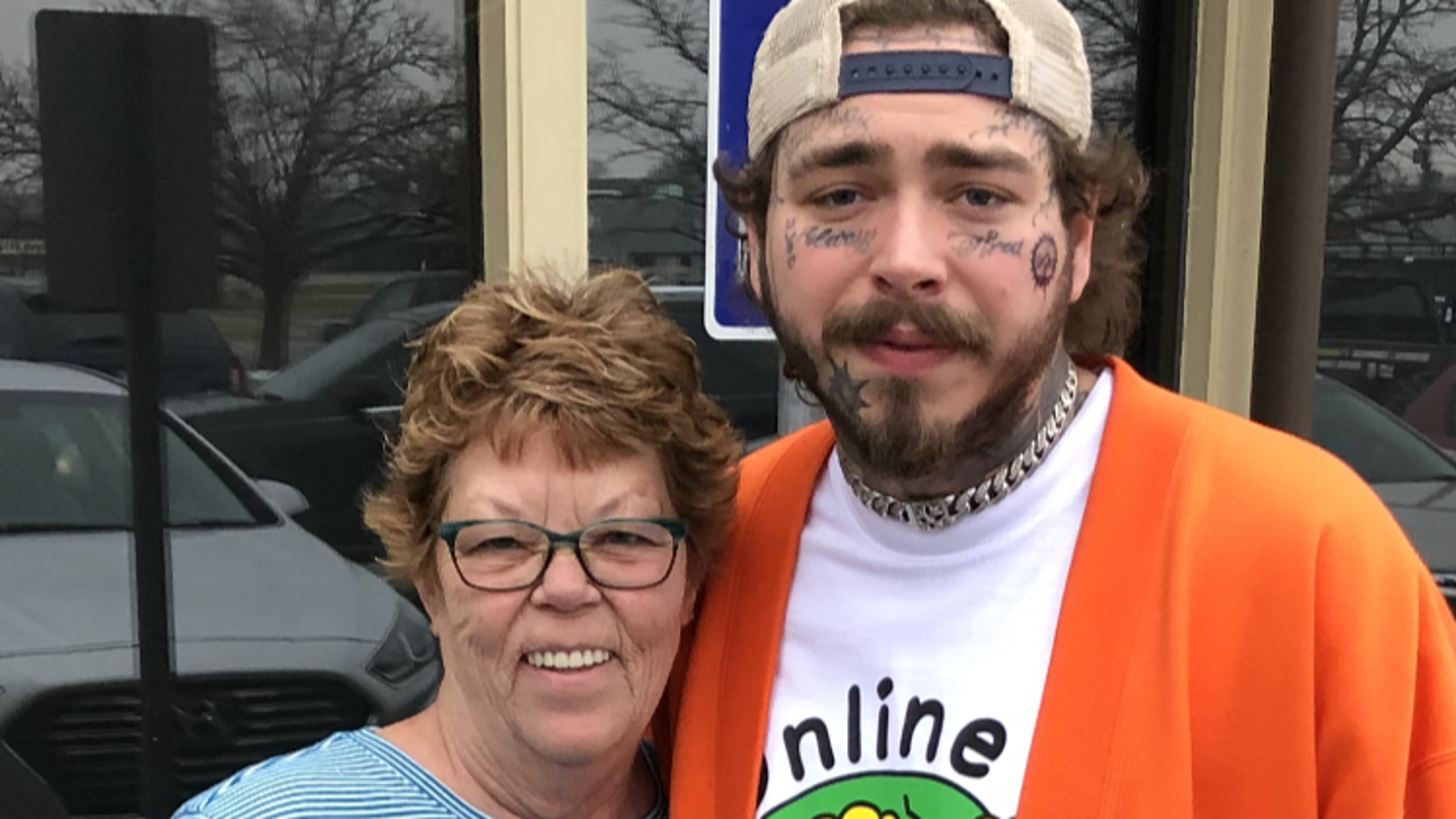 Post Malone Greets Fans At An Indianapolis Olive Garden
